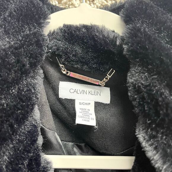 Calvin Klein Vest Women’s Small Black Faux Fur Zip Up - Picture 2 of 5